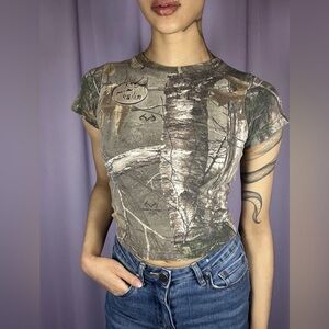 RMEF Camouflage Womens Baby Tee Size XS Camo Forest Outdoors Nature Hunting Fish